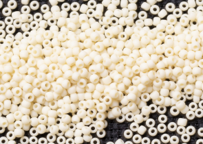 Бисер Япония круглый 11/0 10г 0051F светло-бежевый, матовый непрозрачный